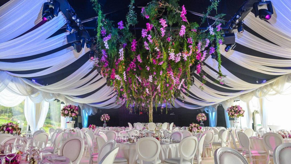 luxury weddings and celebrity wedding days arranged by TLC LTD Taylor Lynn Corporation
